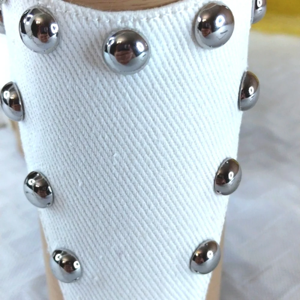 Gianni Bini NWT White Denim Studded Platform Sandals 9.5 Buckle Closure. - Picture 15 of 16